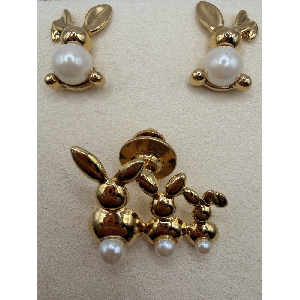Gold Tone Bunny Rabbit Pin and Matching Pierced Ear Earrings‎ Faux Pearl Avon